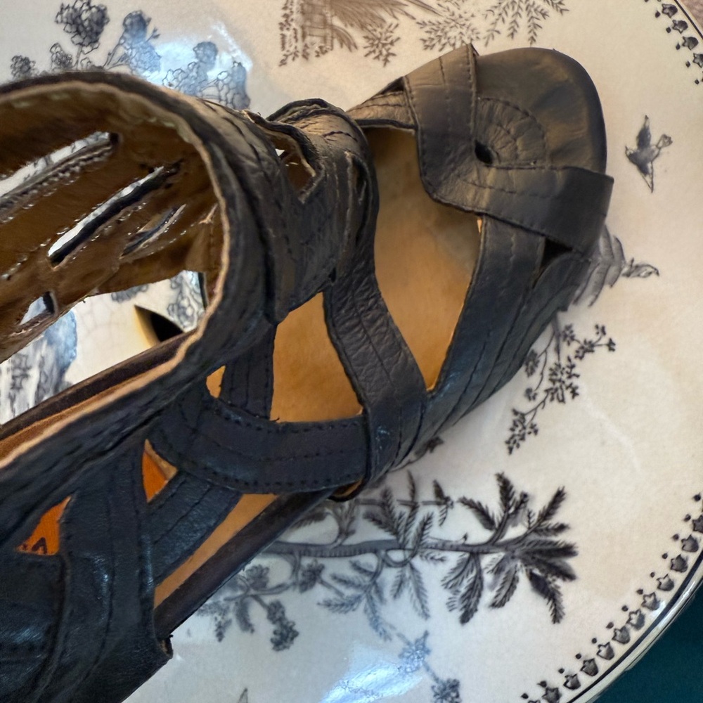 Miz Mooz 6 EUC Black Leather Tamara 3.5" Wedge Heel Sandal Back Zip zipper - Picture 8 of 16